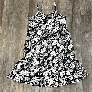 Girls Old Navy Floral Black/White Dress With Pockets. Like New. 10-12